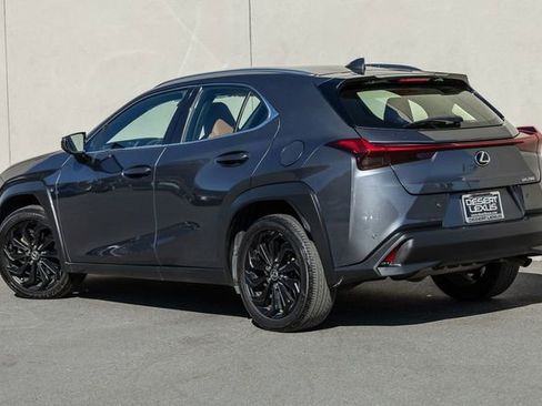 Used 2022 Lexus UX 200 image 3