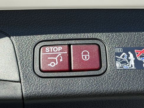 New 2026 Mercedes-Benz GLS 450 4MATIC image 14