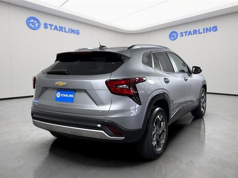 Certified 2024 Chevrolet Trax LT w/ LT Convenience Package image 8