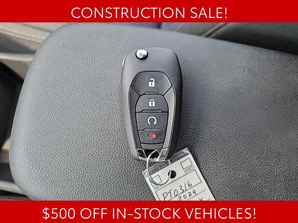 Used 2024 Chevrolet Trax RS FWD image 24