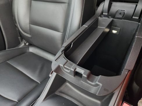 Used 2024 GMC Terrain SLT image 48