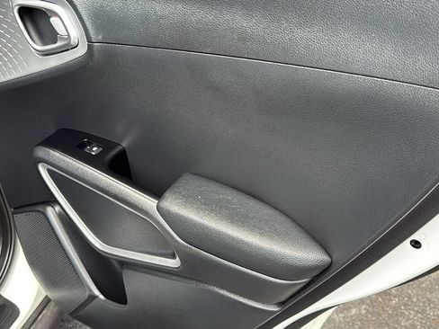 Used 2025 Kia Soul LX FWD image 15