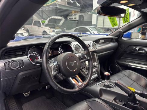 Used 2017 Ford Mustang GT Premium w/ GT Performance Package RWD image 10