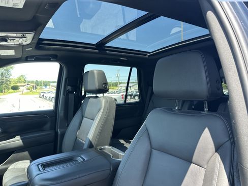 Certified 2024 Chevrolet Tahoe Z71 w/ Luxury Package AWD/4WD image 15