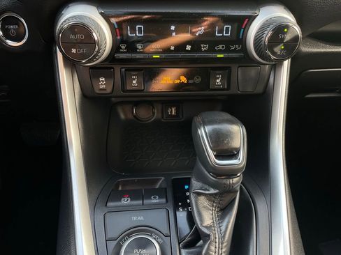 Used 2024 Toyota RAV4 SE image 19