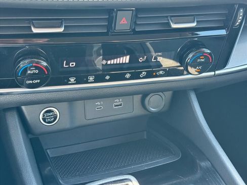 Certified 2022 Nissan Rogue SV AWD/4WD image 22