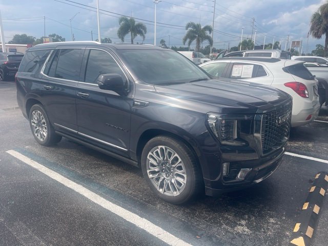 Used 2024 GMC Yukon Denali Ultimate AWD/4WD image 3