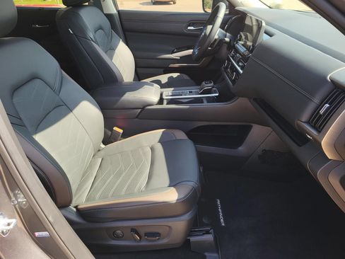 Used 2025 Nissan Pathfinder Platinum w/ Cargo Package FWD image 13