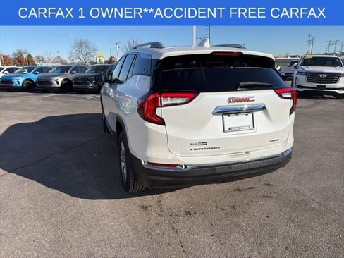 Used 2024 GMC Terrain SLT w/ Infotainment Package II image 9