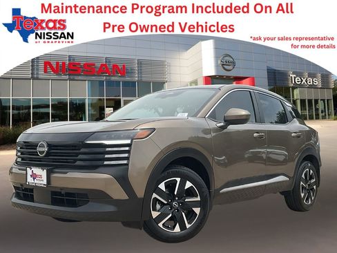 Used 2025 Nissan Kicks SV AWD/4WD image 1