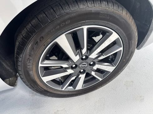 Used 2025 Nissan Versa SV FWD image 18