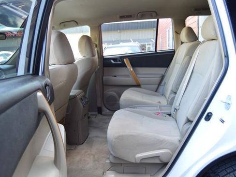 Used 2010 Toyota Highlander 4WD Hybrid w/ Extra Value Pkg 2 image 12