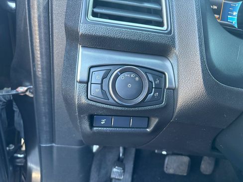 Used 2018 Ford Explorer XLT w/ Equipment Group 202A AWD/4WD image 13