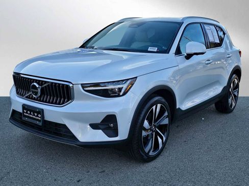 Certified 2023 Volvo XC40 B5 Ultimate w/ Protection Package Premier image 7