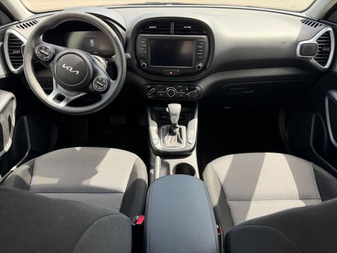 Used 2025 Kia Soul LX w/ LX Technology Package FWD image 39
