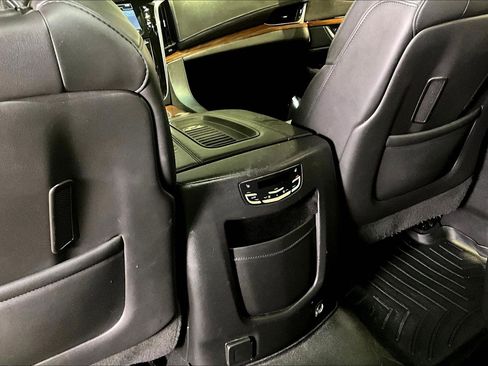 Used 2018 Cadillac Escalade Luxury image 10