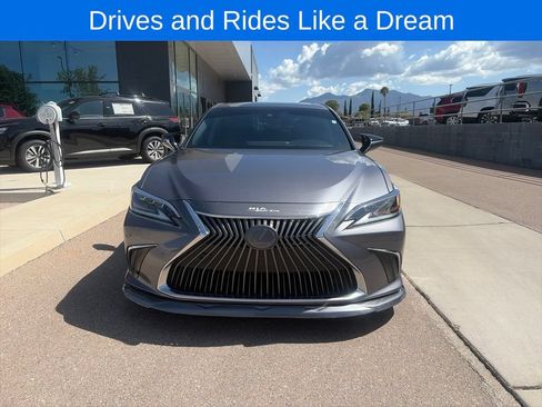 Used 2019 Lexus ES 300h w/ Premium Package FWD image 2
