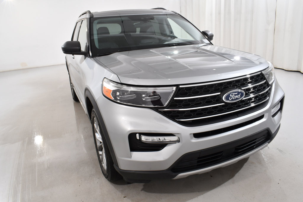 Used 2023 Ford Explorer XLT w/ Equipment Group 202A AWD/4WD image 4