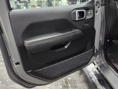 Used 2022 Jeep Wrangler Unlimited Sahara w/ Cold Weather Group AWD/4WD image 25