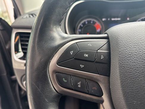 Used 2019 Jeep Cherokee Limited image 18