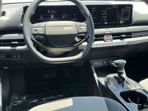 Certified 2025 Kia K4 FWD image 3