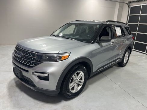 Used 2023 Ford Explorer XLT w/ Equipment Group 202A image 3