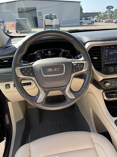 Used 2022 GMC Acadia Denali w/ Denali Technology Package FWD image 9