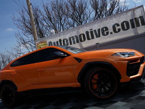 Used 2022 Lamborghini Urus image 3
