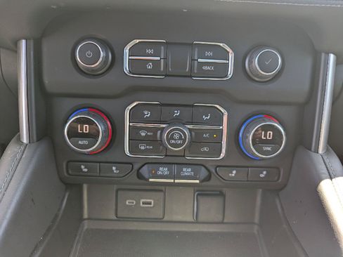 Used 2023 Chevrolet Tahoe LT AWD/4WD image 17