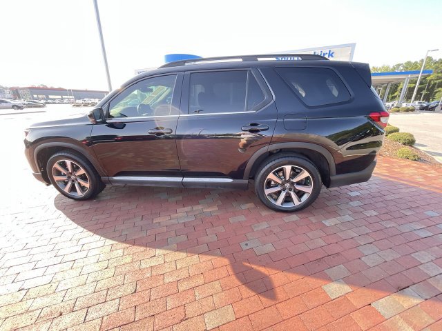 Used 2025 Honda Pilot Elite image 32