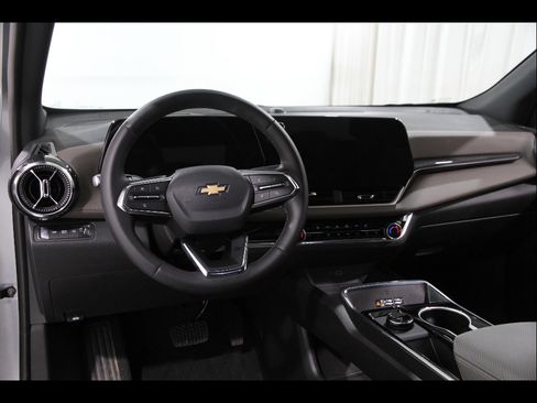 Used 2026 Chevrolet Equinox LT w/ Convenience Package II image 6