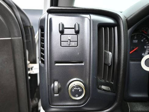 Used 2018 Chevrolet Silverado 1500 Custom w/ Custom Value Package RWD image 12