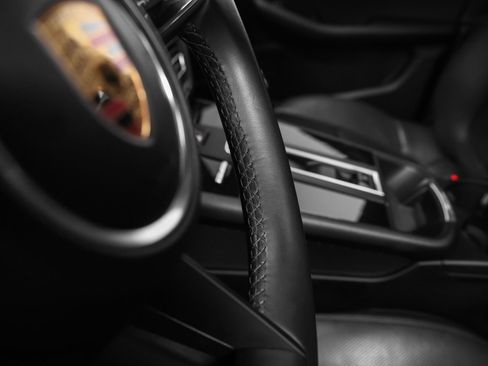 Certified 2022 Porsche Macan AWD/4WD image 30