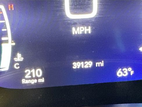 Used 2024 Chrysler Pacifica Touring-L image 15