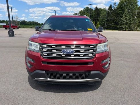 Used 2017 Ford Explorer XLT w/ Equipment Group 201A AWD/4WD image 2