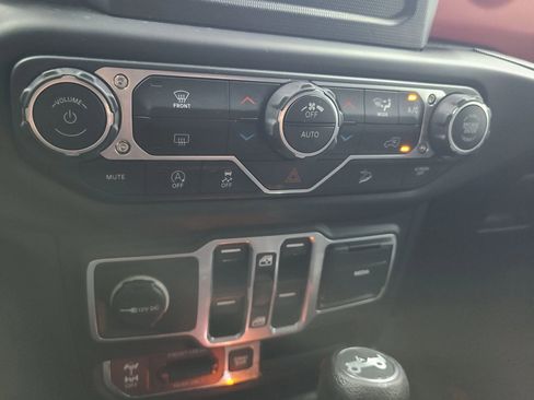 Used 2018 Jeep Wrangler Unlimited Rubicon AWD/4WD image 31
