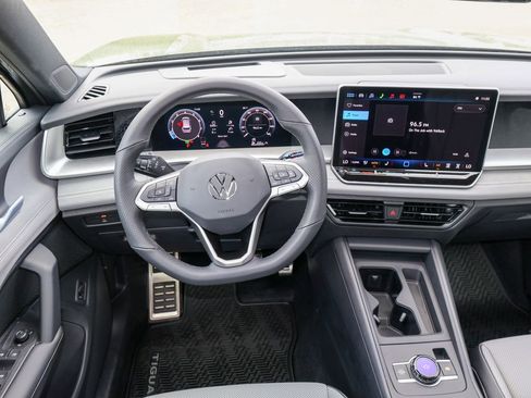 New 2026 Volkswagen Tiguan SE R-Line AWD/4WD image 18