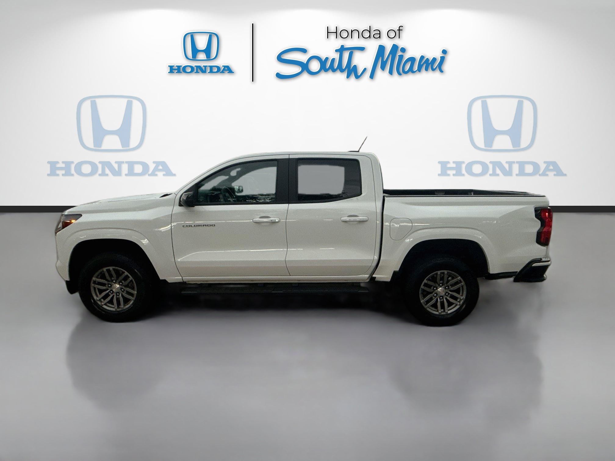 Used 2024 Chevrolet Colorado LT w/ LT Convenience Package RWD image 4