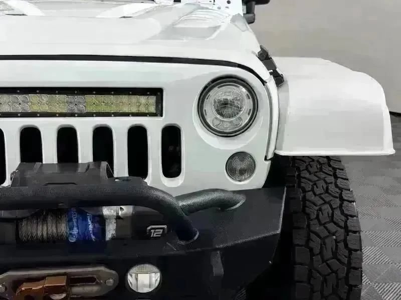 Used 2018 Jeep Wrangler Unlimited Rubicon w/ Connectivity Group AWD/4WD image 48