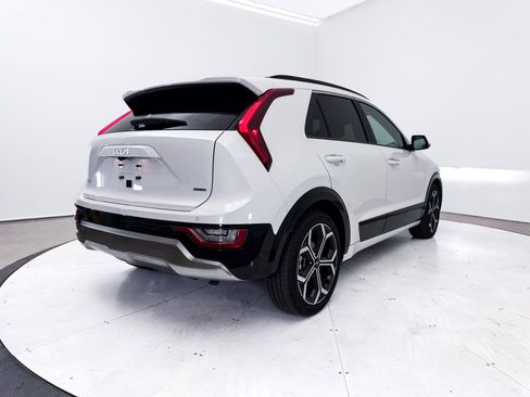 Used 2024 Kia Niro SX Touring FWD image 18
