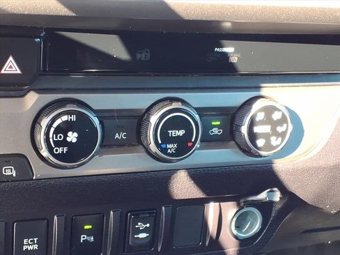 Used 2017 Toyota Tacoma SR5 image 47