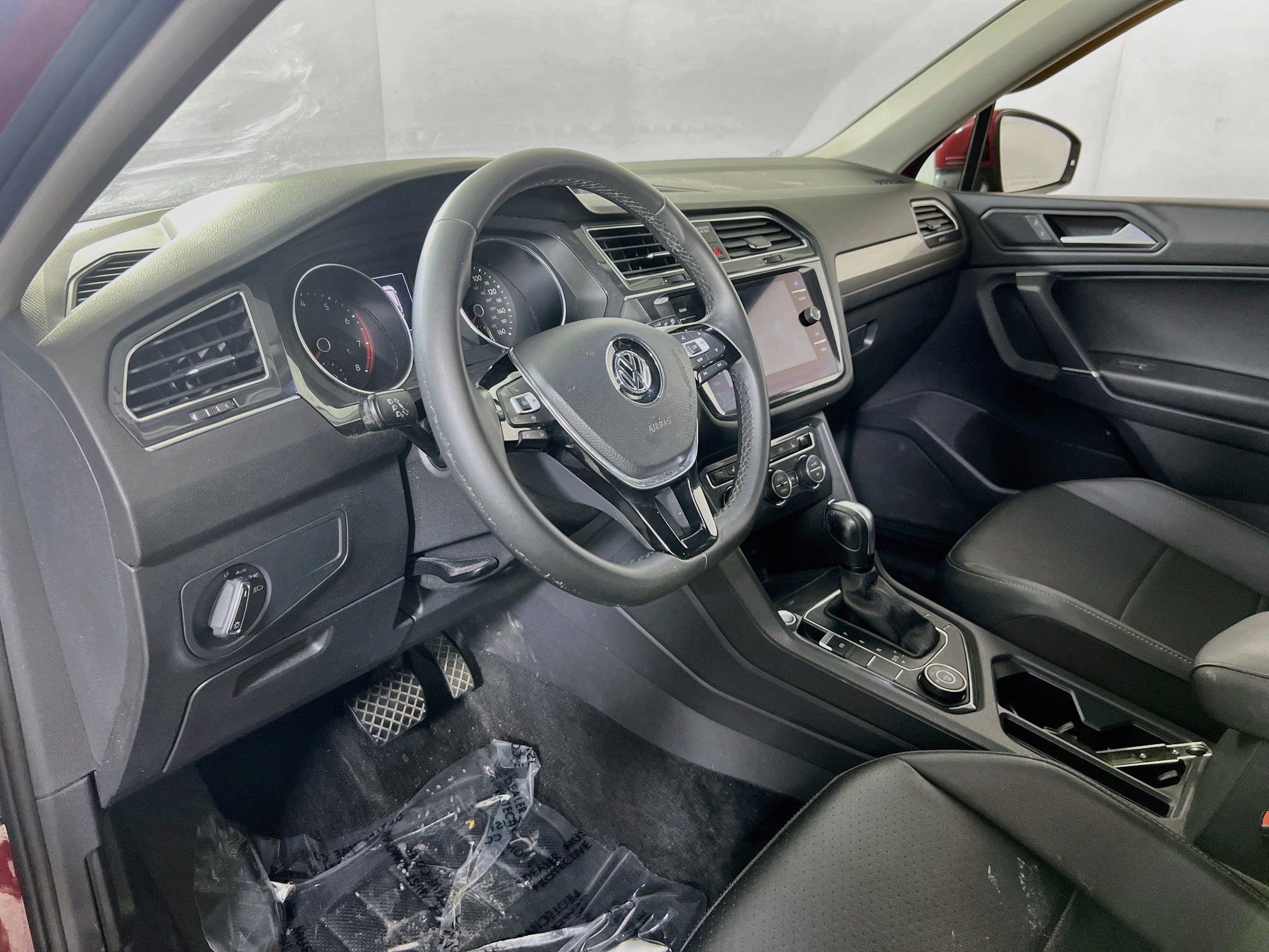 Used 2020 Volkswagen Tiguan SE w/ Panoramic Sunroof Package AWD/4WD image 9