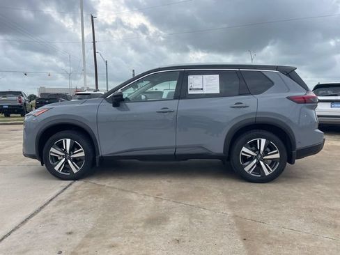 Used 2024 Nissan Rogue SL AWD/4WD image 2