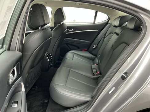 Used 2025 Genesis G70 2.5T image 17