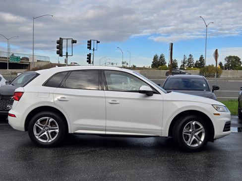 Used 2018 Audi Q5 2.0T Premium w/ Convenience Package image 3