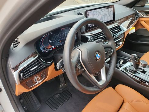 Used 2023 BMW 530i xDrive w/ Premium Package AWD/4WD image 11