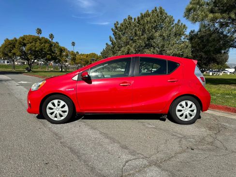 Used 2013 Toyota Prius C Two image 2