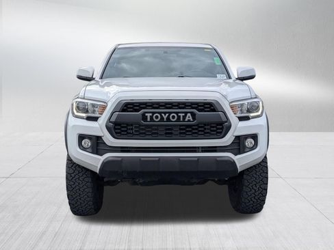 Used 2017 Toyota Tacoma TRD Off-Road w/ Premium & Technology Package AWD/4WD image 8