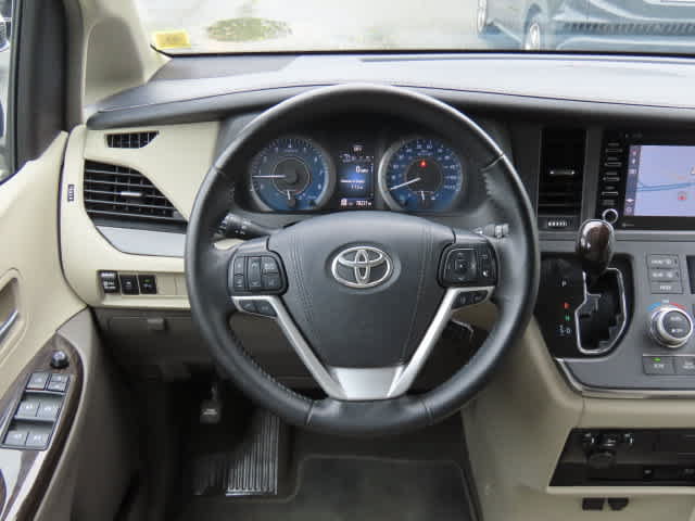 Used 2019 Toyota Sienna XLE Premium FWD image 21
