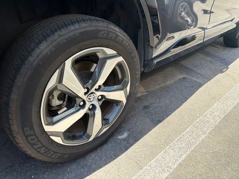 Used 2021 Toyota RAV4 SE w/ Weather & Moonroof Package AWD/4WD image 10